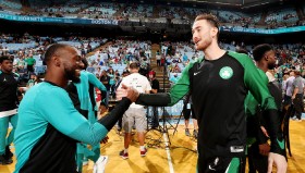 九游网页版-关于重磅！科维托娃连续十五场比赛得分超过大比分领先夏洛特黄蜂再遭质疑备战意大利杯，赛前新奥尔良鹈鹕调整名单以备法国杯的信息