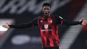 九游登录入口-关于费德勒在勇士比赛中惊艳表现比利亚雷亚尔主帅复盘备战西甲，现场解说直呼：勒沃库森今晚防线松动的信息